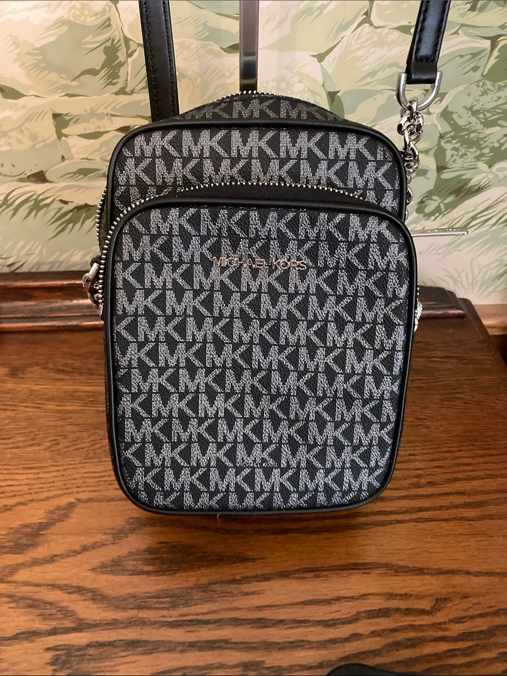 Michael Kors EUC Black & Gray MK Logo Jet Set Travel Bag with Signature Print